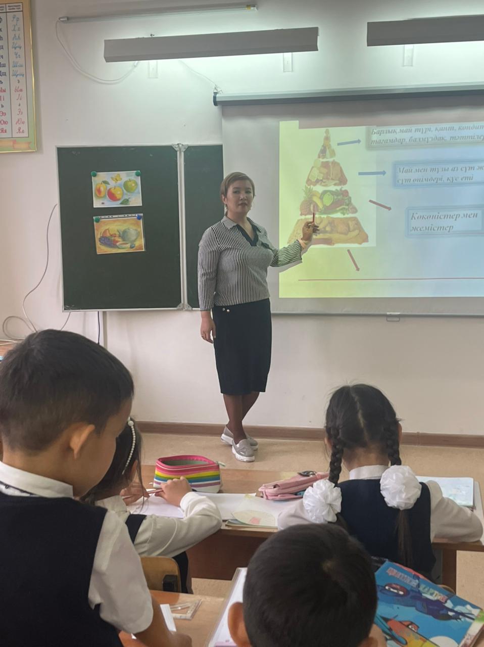 2 «Ә» сынып оқушылары «Дұрыс тамақтану –денсаулық кепілі» тақырыбында ашық сабақ өткізді.