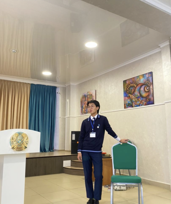 Линкольн-Дуглас форматында "Адалдық, парасаттылық - адамдықтың белгісі" тақырыбында дебат өткізілді