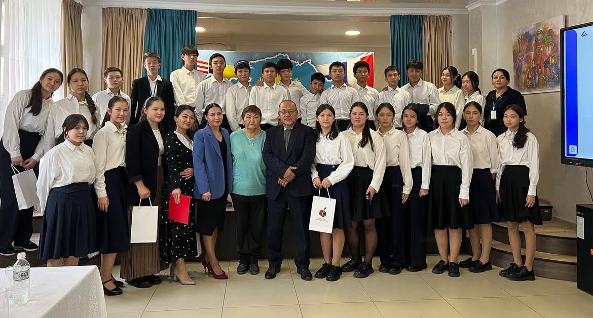 Республикалық Ғабит Мүсірепов атындағы қордың төрағасы, ,, Ұлы Дала “ Республикалық саяси ұйымның басшысы , тарихшы , Бауыржантанушы, тұңғыш Б.Соқпақбаев қорыҒабиден Әділбекұлы Жакей мен 6-кітапхана меңгерушісі Қадірбекова Балнұр Асқарқызымен кездесу