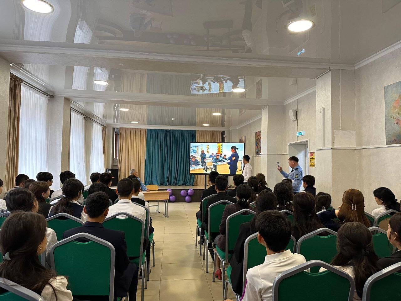 Жолда жүру ережесі туралы түсіндірме жұмыстары — бұл азаматтардың жол қозғалысы қауіпсіздігі туралы білімін арттыруға, жол-көлік оқиғаларының алдын алуға бағытталған ақпараттық, тәрбиелік және ағартушылық іс-шаралар жиынтығы.