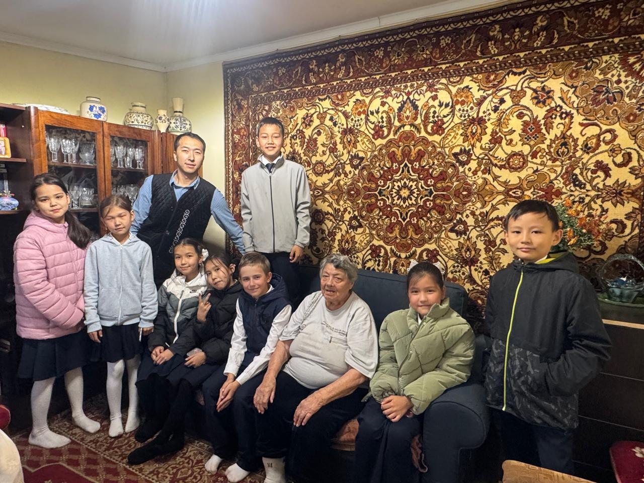 5-сынып оқушылары ардагер ұстаздармен кездесті.